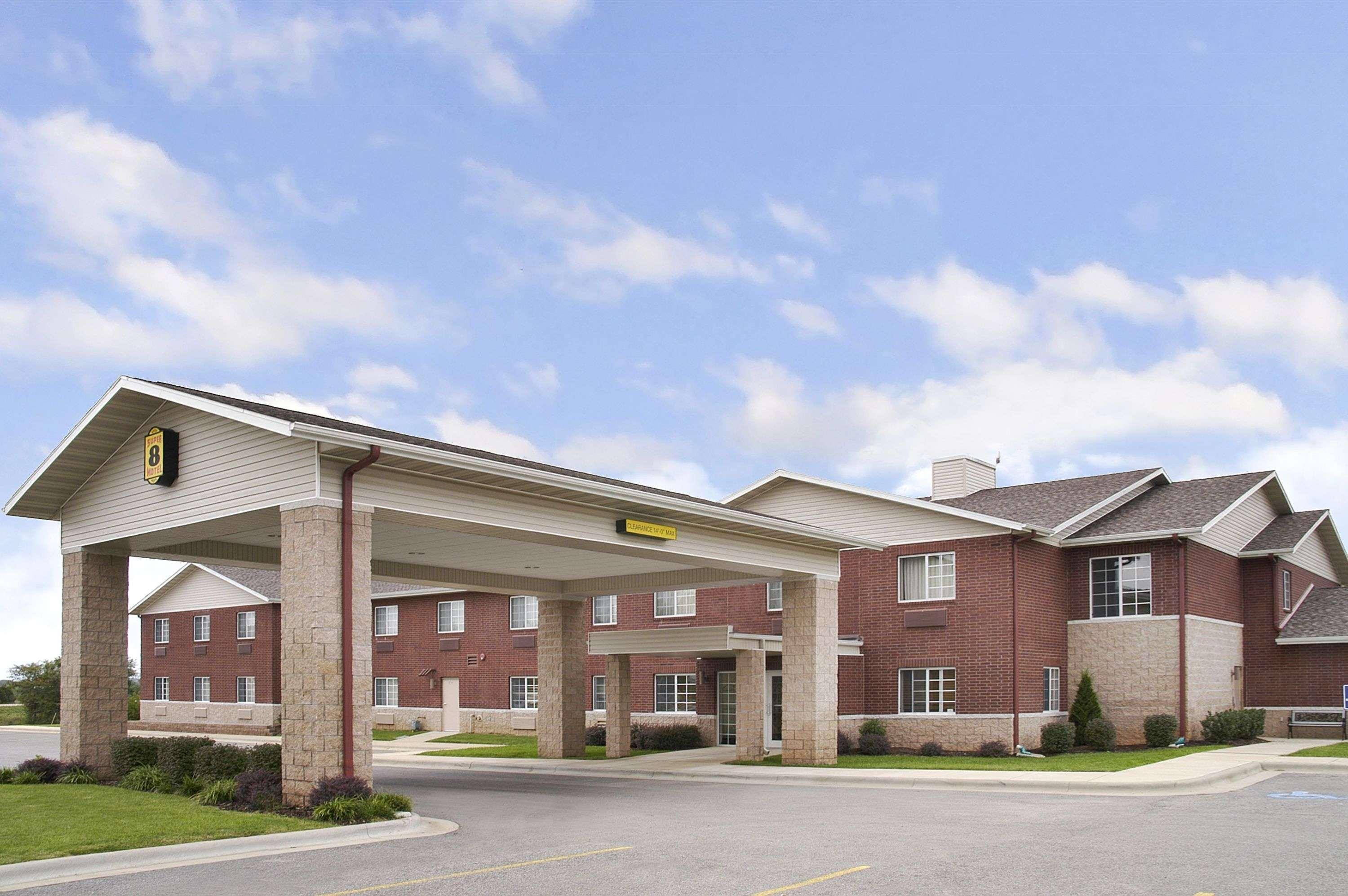 Super 8 By Wyndham Ava Motel Bagian luar foto