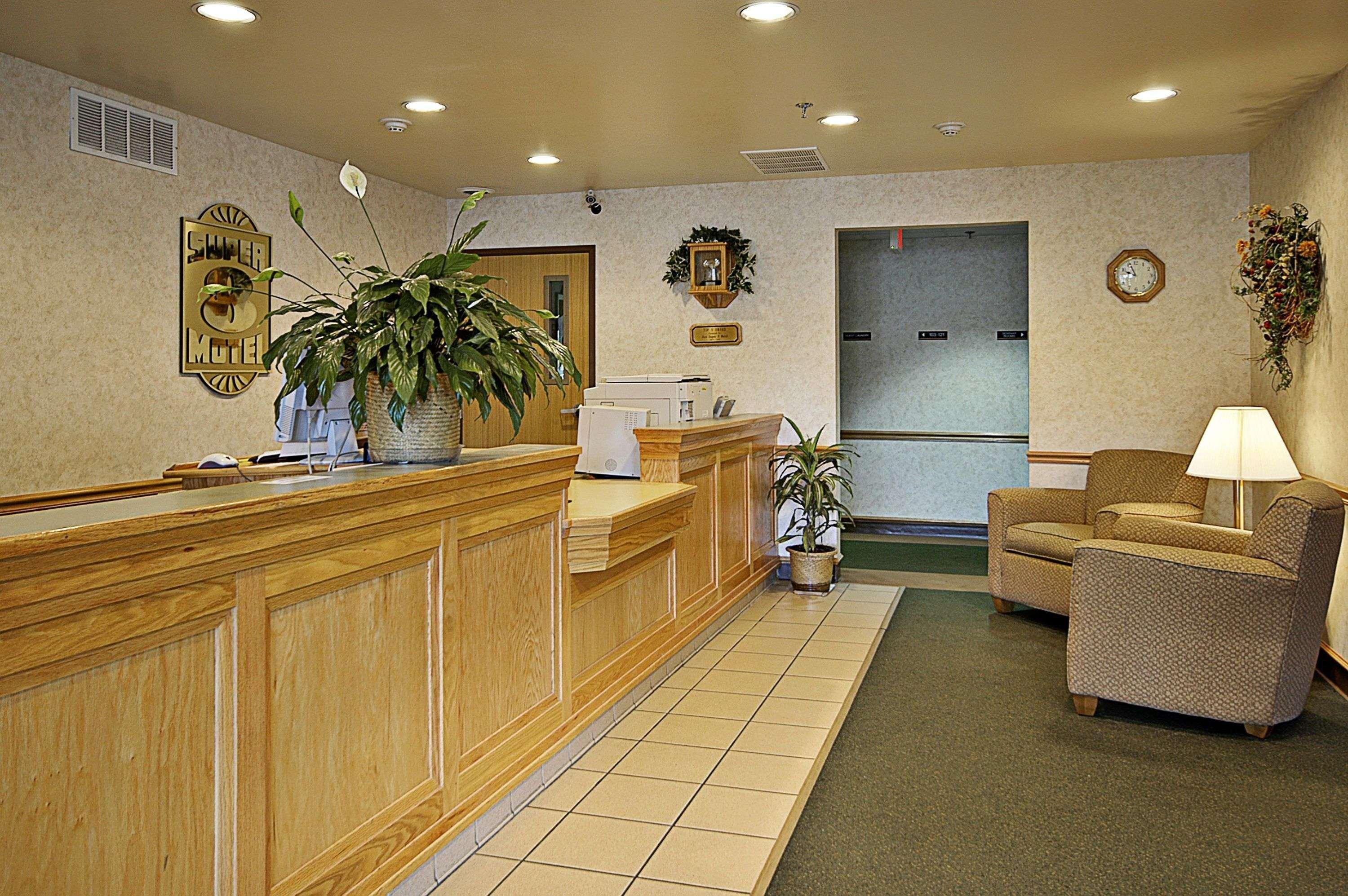 Super 8 By Wyndham Ava Motel Bagian luar foto