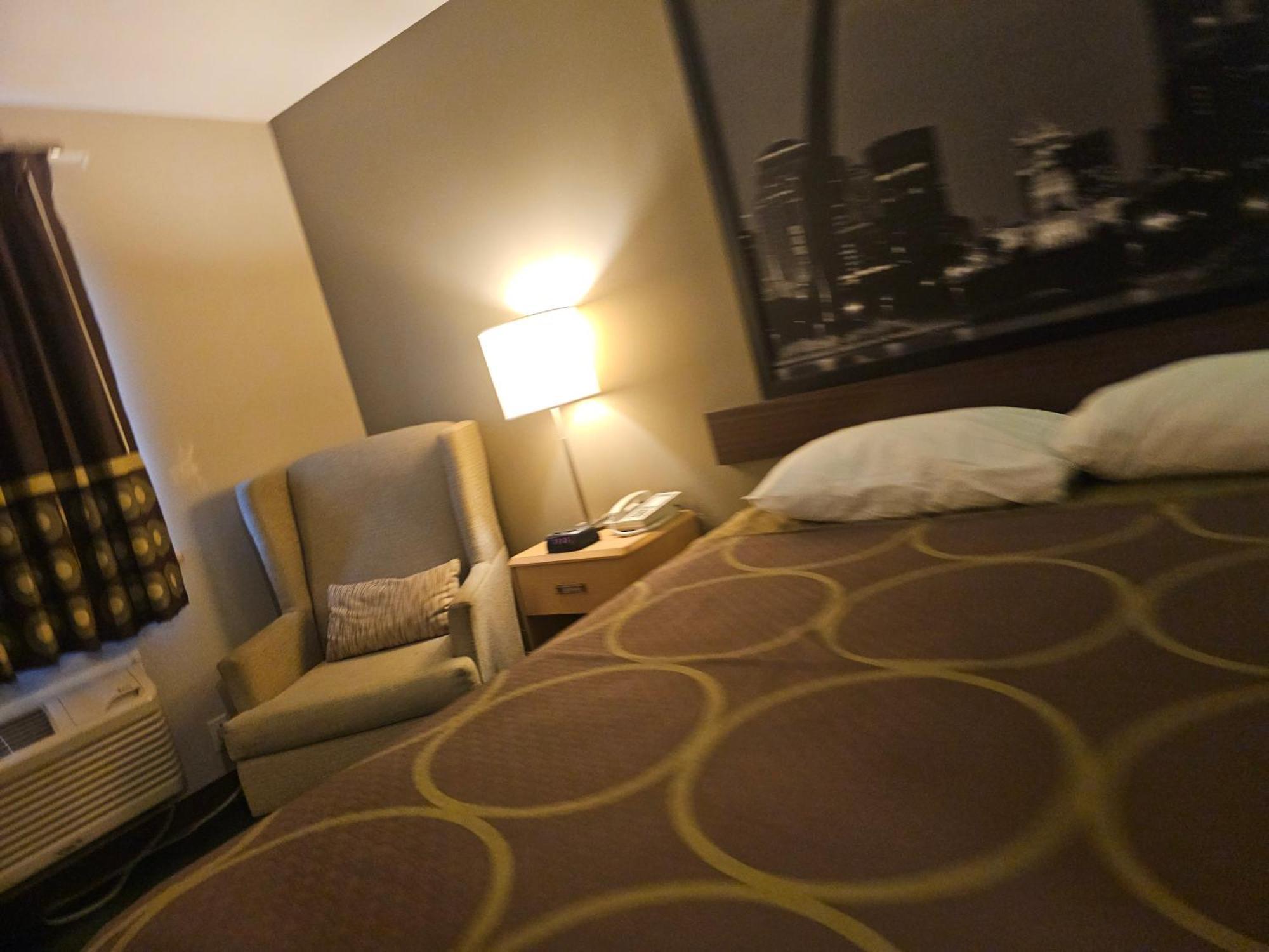 Super 8 By Wyndham Ava Motel Bagian luar foto