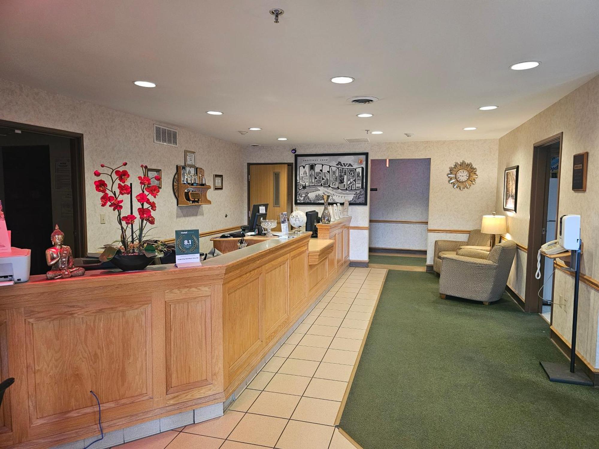 Super 8 By Wyndham Ava Motel Bagian luar foto