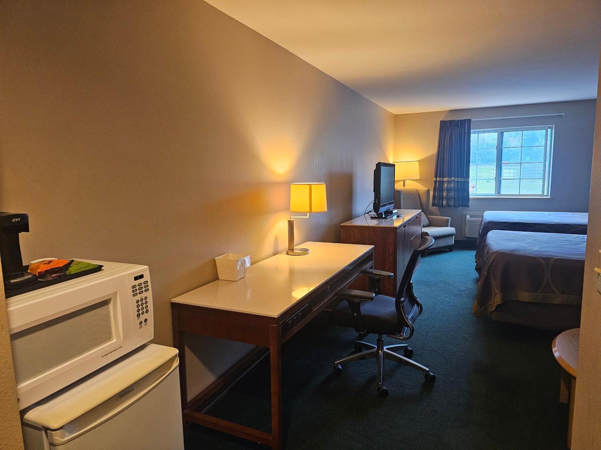 Super 8 By Wyndham Ava Motel Bagian luar foto