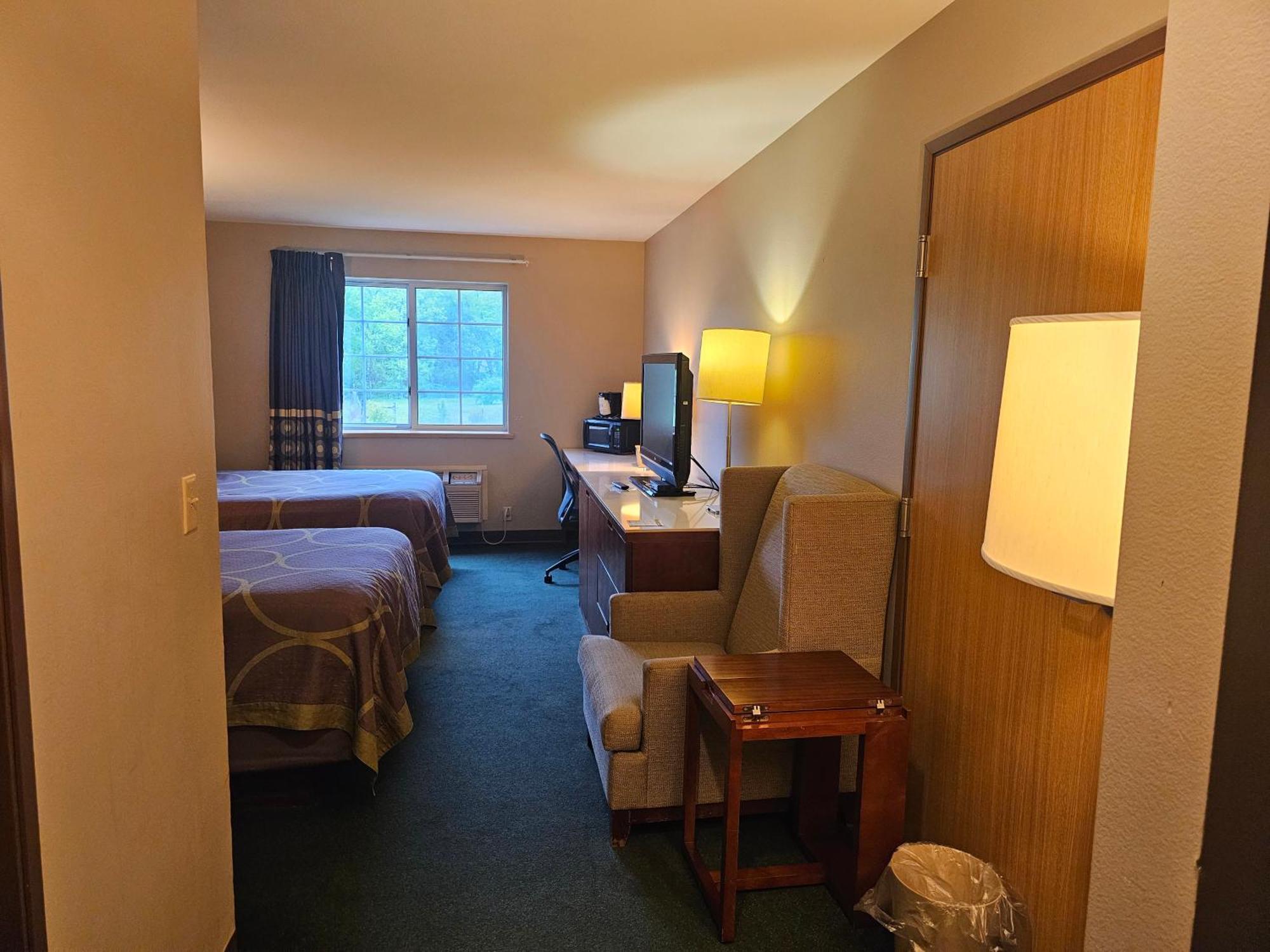 Super 8 By Wyndham Ava Motel Bagian luar foto