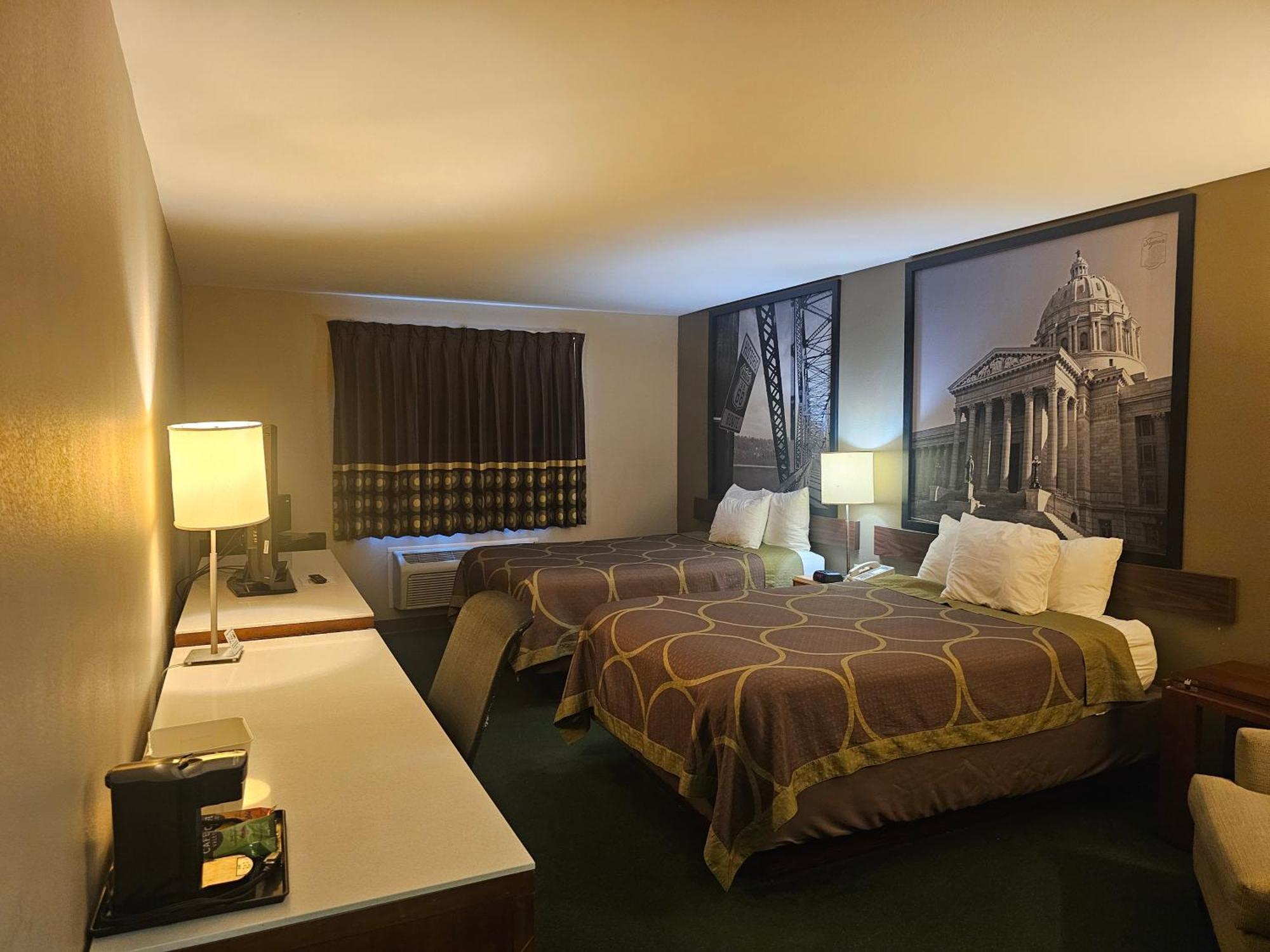 Super 8 By Wyndham Ava Motel Bagian luar foto