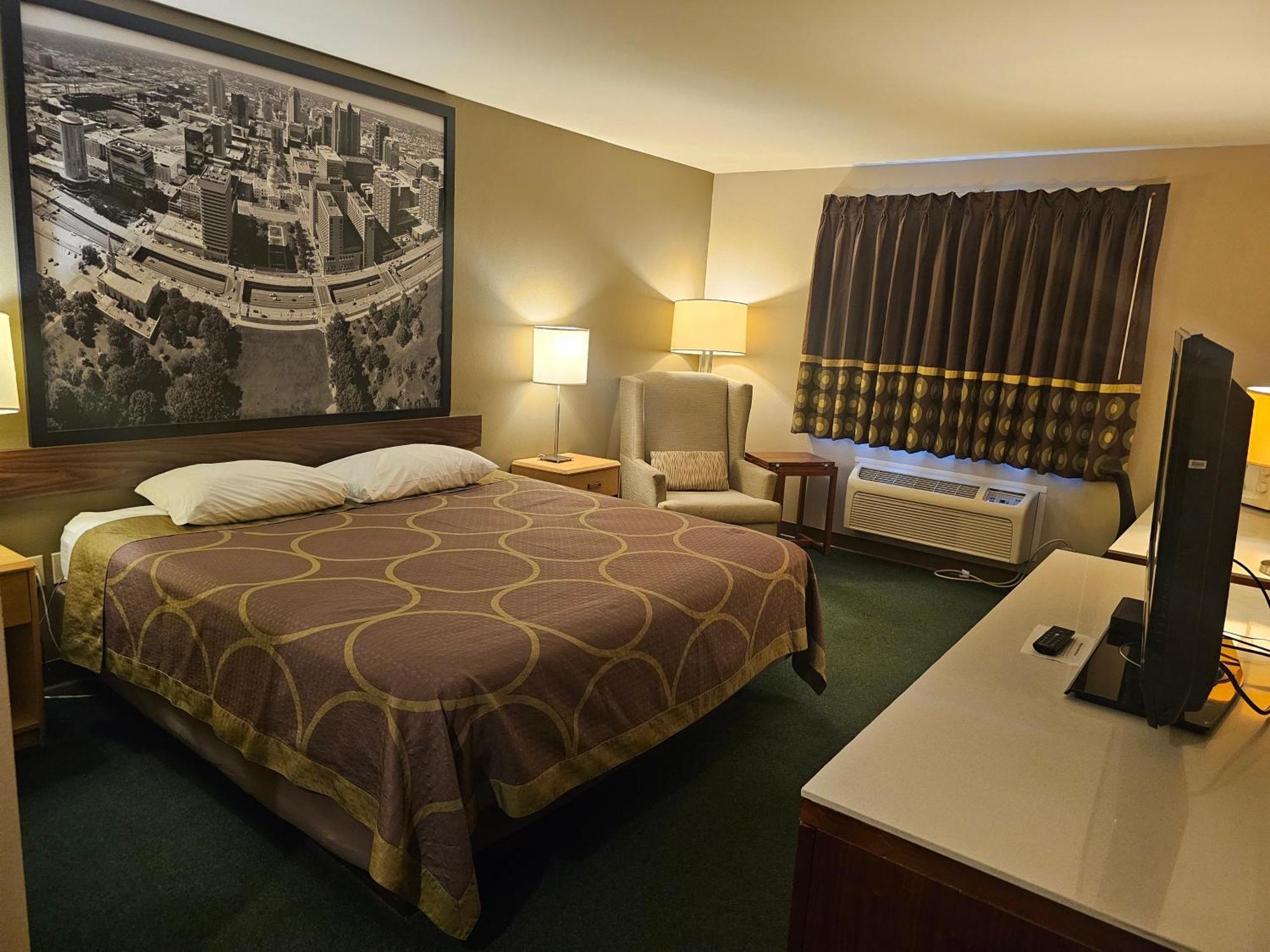 Super 8 By Wyndham Ava Motel Bagian luar foto