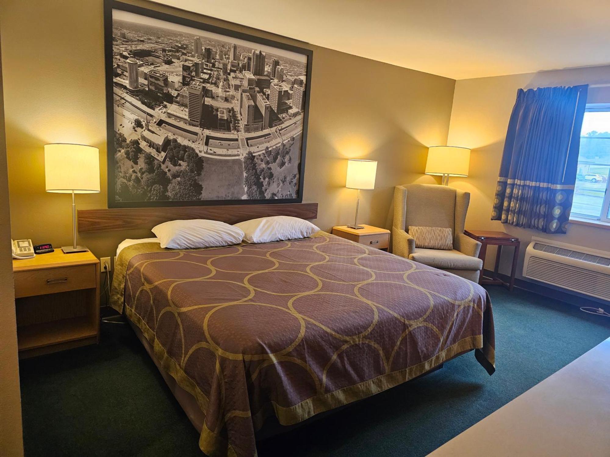 Super 8 By Wyndham Ava Motel Bagian luar foto