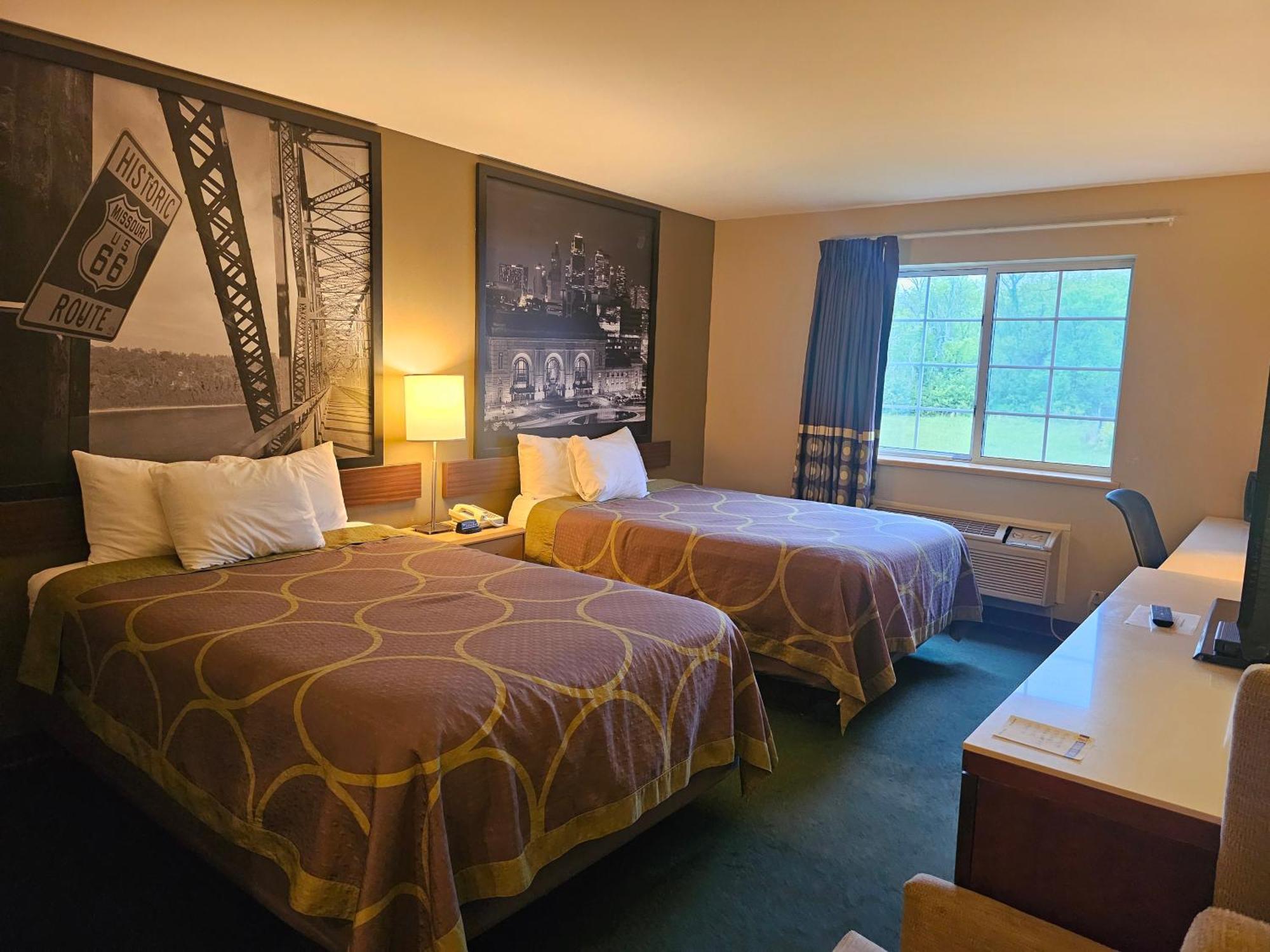 Super 8 By Wyndham Ava Motel Bagian luar foto